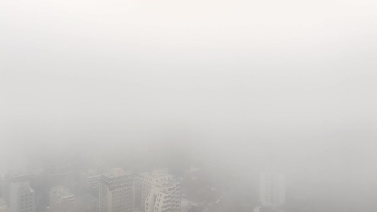 도심의 초고층 빌딩 4k