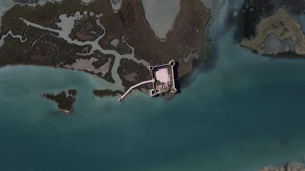 volando alto sobre el lago butrint en ali pasha albania