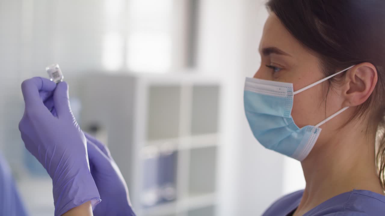 video de seguimiento de una selfie durante la vacunación