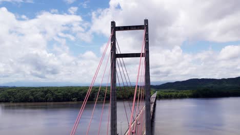 hermoso puente en costa rica, llamado puente de la amistad