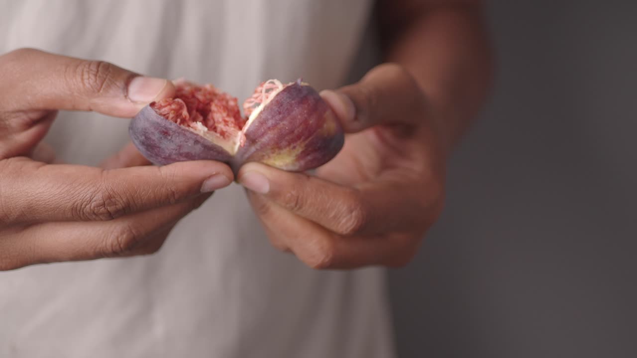 Person holding a fig