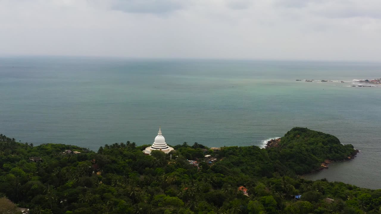 la pagoda de la paz japonesa, sri lanka.
