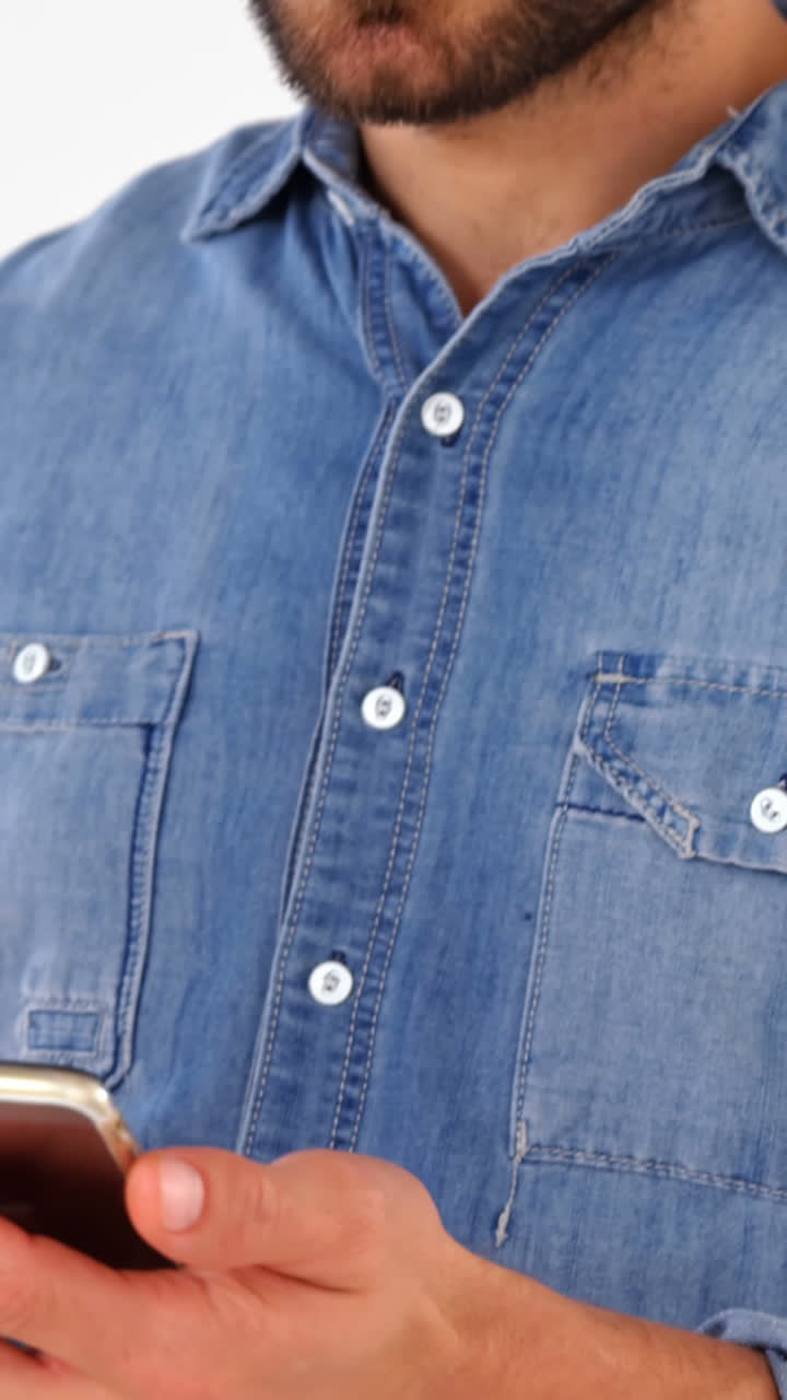 Hombre, usar teléfono móvil