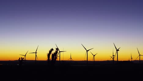 Molinos-De-Viento-Al-Amanecer,-Desierto-De-Mojave