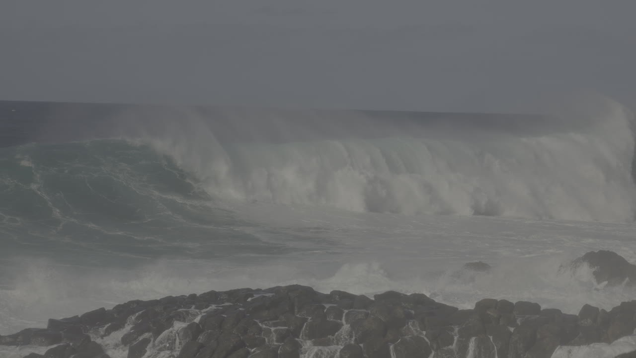 강력한 바다 파도