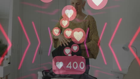 animación de iconos de corazón y número creciente sobre mujer caucásica empacando equipaje
