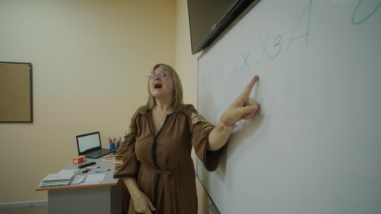 lección de preparación preescolar en el centro de aprendizaje