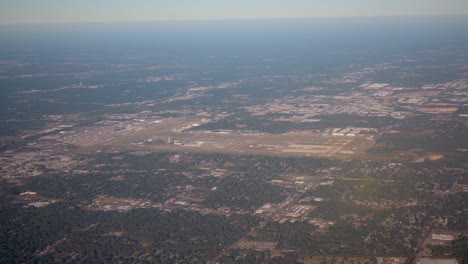 aeropuerto internacional de memphis visto desde un avión antes del aterrizaje, antena