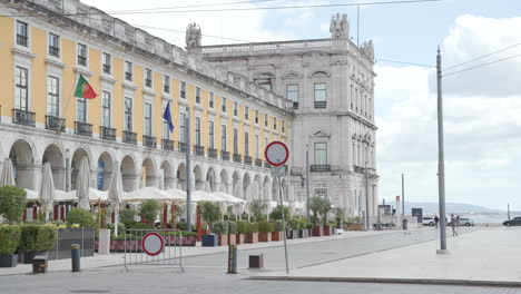 Das-Ministerium-Für-Innere-Angelegenheiten-Auf-Dem-Handelsplatz-In-Lissabon,-Portugal