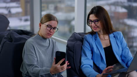 businesswomen collaborating in a modern office