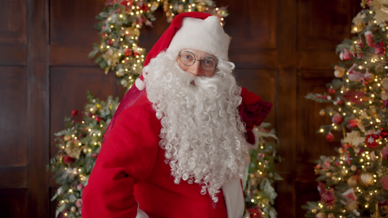 Babbo Natale in un ambiente natalizio