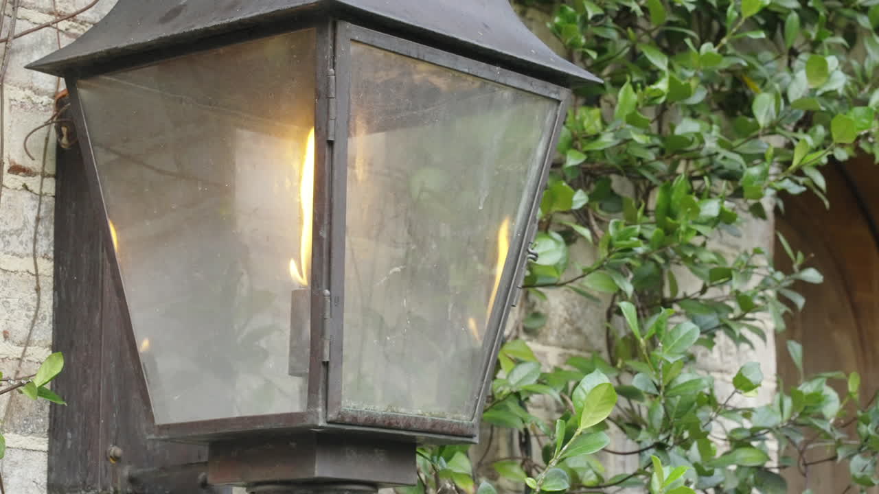 lámpara de aceite quemando queroseno durante el día