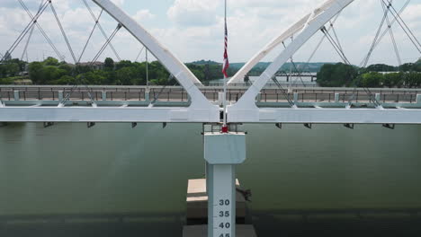 Broadway-Bridge-With-Water-Level-Markers-And-Flags-Of-America-And-Arkansas