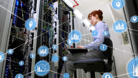 mujer en su computadora portátil y animación de la red de conexiones con iconos de estadística y ubicación