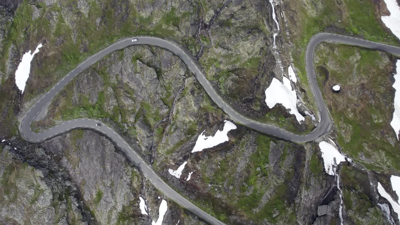 норвежская улица возле гейрангера по дороге в тролльстиген | dji mavic air 2 s | съемка с дрона | повороты | улица