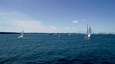 Sailboats-entering-and-leaving-Mt