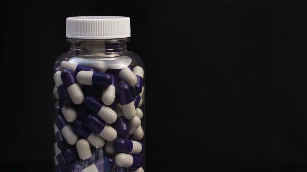 tabletas y píldoras médicas industria farmacéutica salud medicamentos cápsulas giratorias 15