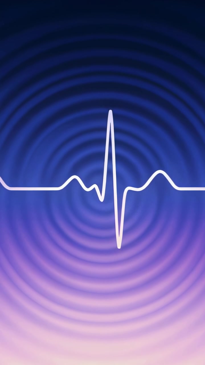 Video verticale: ECG bianco pulsante che genera un picco principale e crea un effetto pulsante su una sfumatura blu navy e viola