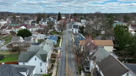 Homes-and-Buildings-in-Residential-Area-of-USA