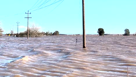 Hochwasser-übernehmen-Die-Stadt