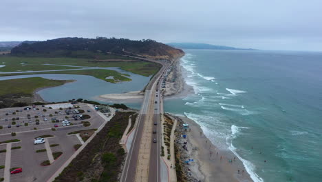 North-Beach-Lot-And-Torrey-Pines-State-Beach-At-The-Coast-Of-San-Diego-In-California