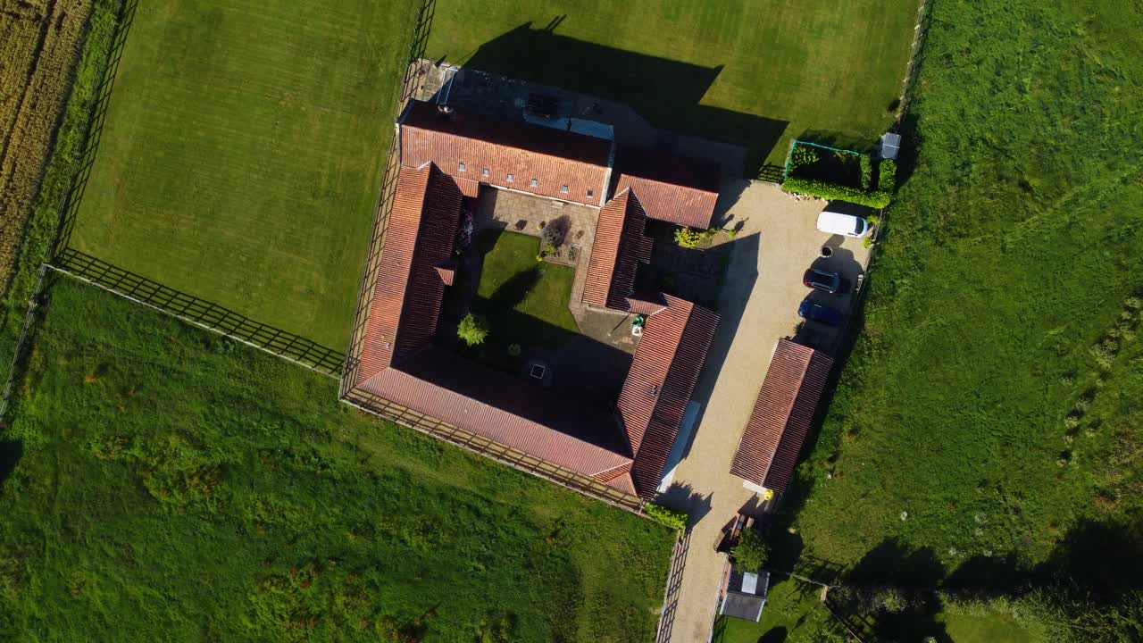 English farmhouse situated next to Leicestershire town. Top down view.