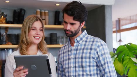 Waitress-is-showing-a-tablet-to-customer