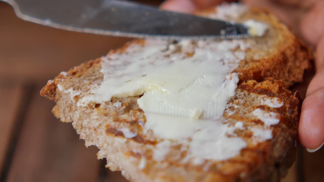 버터와 함께 토스트