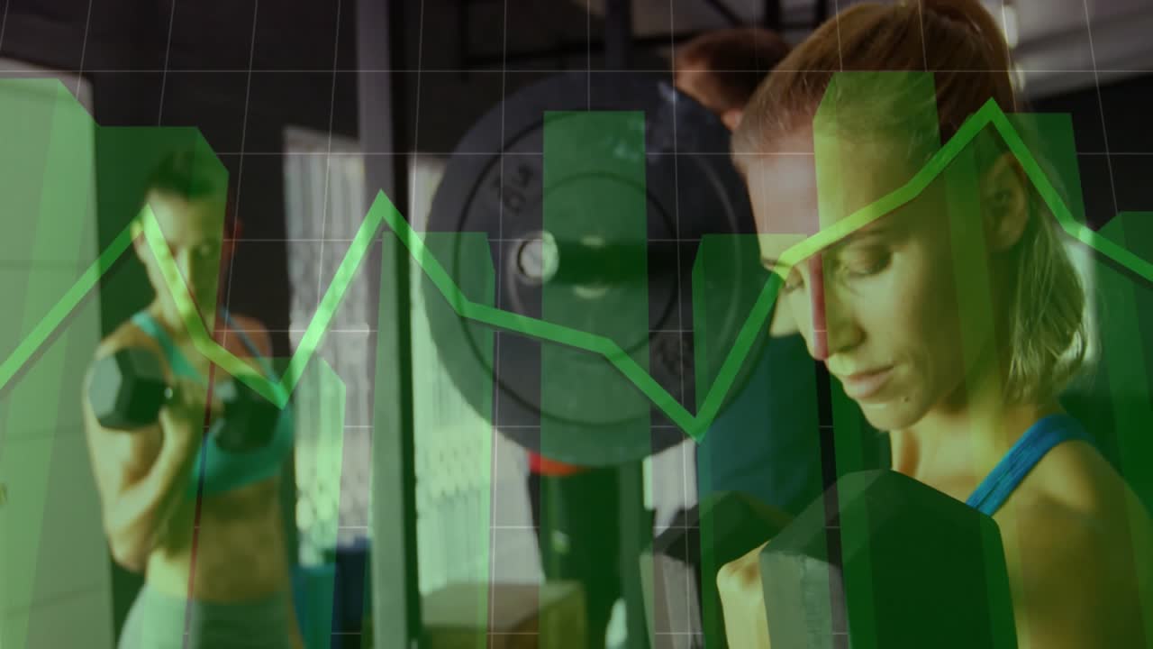 Una donna che prende un manubrio innesca un grafico a linee animato che traccia l'intensità del curl per bicipiti in palestra.