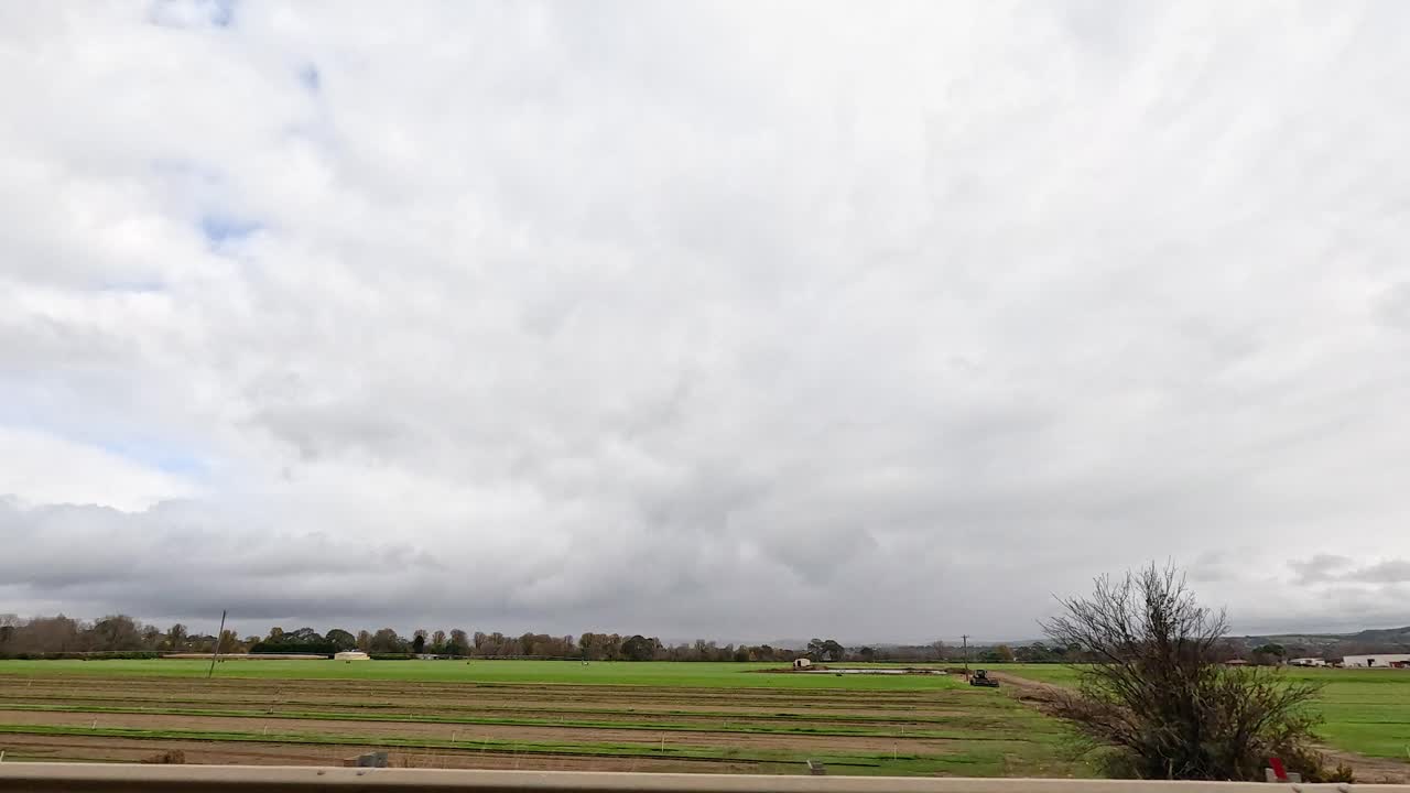 발라라트의 푸른 을 보여주는 드라이브