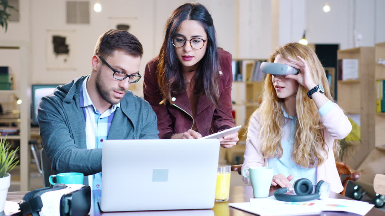 colaboración en equipo mediante el uso de virtual