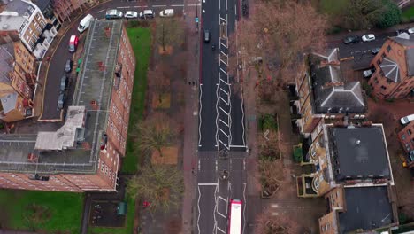 Hermoso-Pan-Up-Revela-Disparo-De-Dron-Desde-City-Road-Angel-Hasta-Atlas-Tower-Y-Rascacielos-Londres