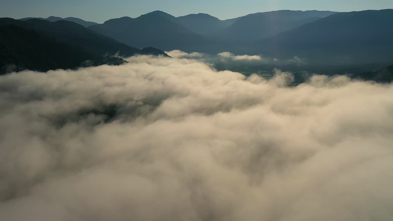 공중 영상 아름다운 자연 노르웨이 구름 위에.