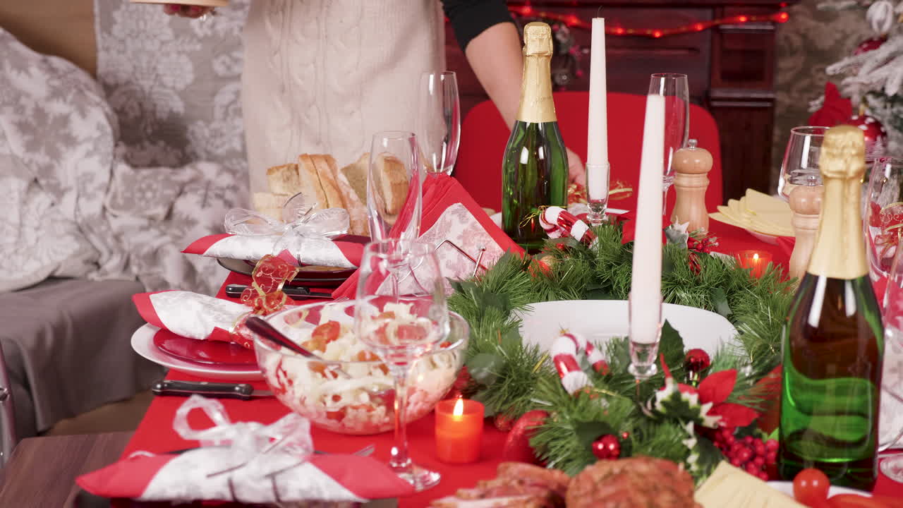축제 크리스마스 저녁 식사 테이블 설정