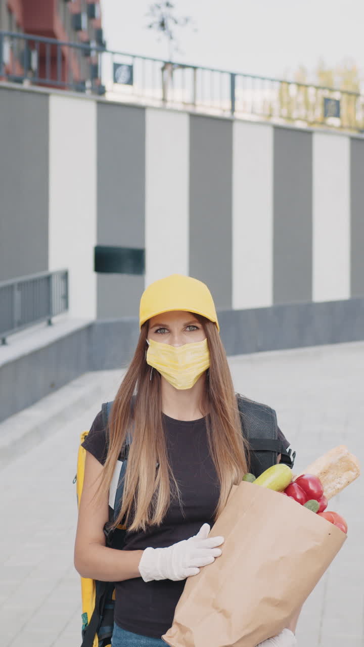 Delivery person with groceries during the pandemic