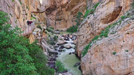 dolina w caminito del rey, na południe od hiszpanii