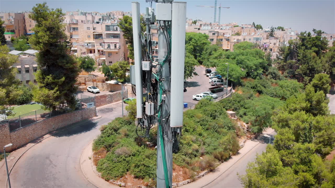 Vue du dessus d’une antenne de téléphone portable