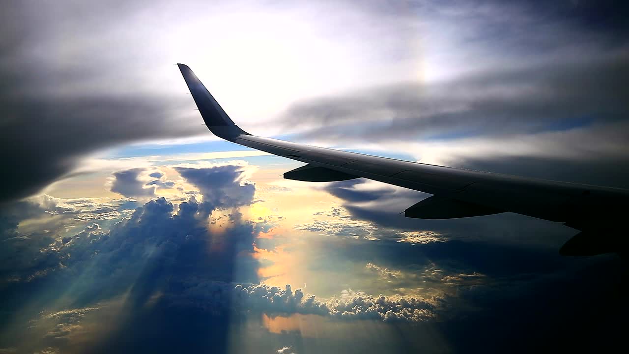 hermoso amanecer nublado