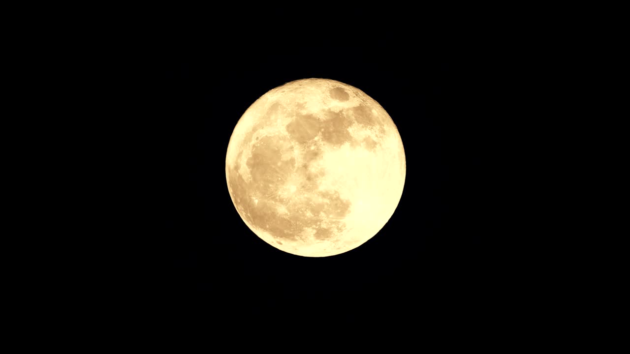 Super Lua de 2017 momentos após o nascer da lua