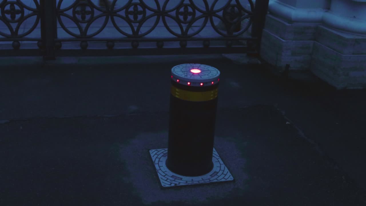 puerta de parada de barrera retráctil automática. brillo de protección del transporte