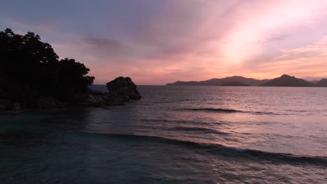 Schöner-Sonnenuntergang-Auf-La-Digue,-Einer-Insel-Der-Seychellen