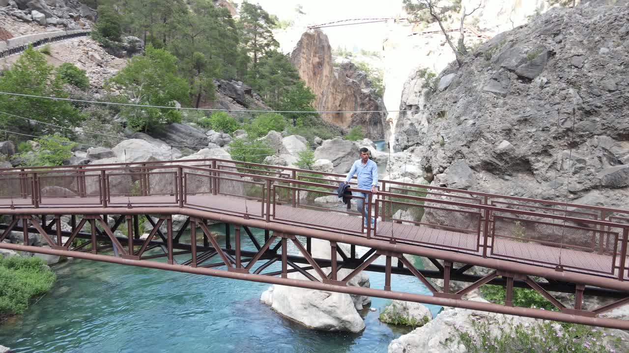 Pemandangan Drone Jembatan Air Terjun