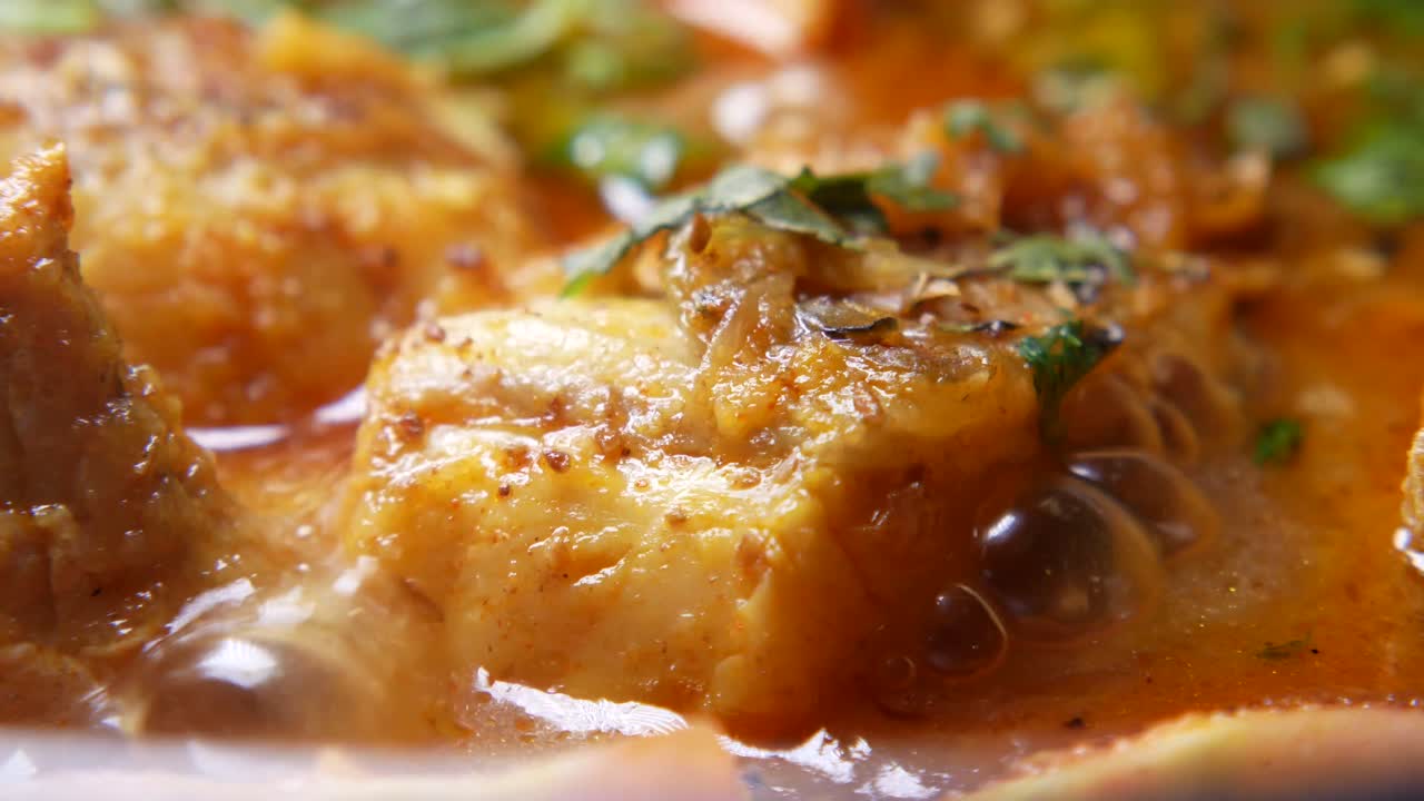 primer plano de un delicioso curry de pescado