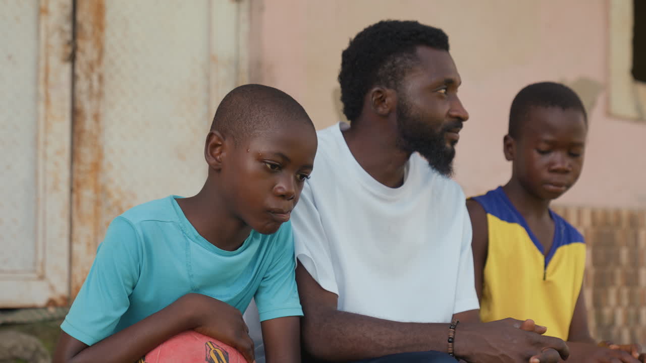 Unità nel mentorato giovanile. Mentori e giovani si connettono armoniosamente. Giovani e consiglieri costruiscono fiducia reciproca. Guida e compagnia promuovono relazioni pacifiche tra giovani e mentori.
