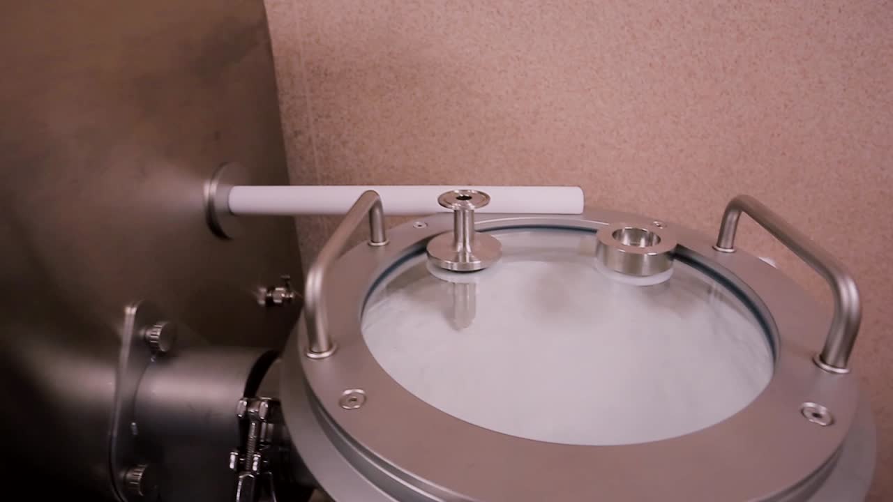 제조 환경에서 산업 기계 운영 및 제어 패널