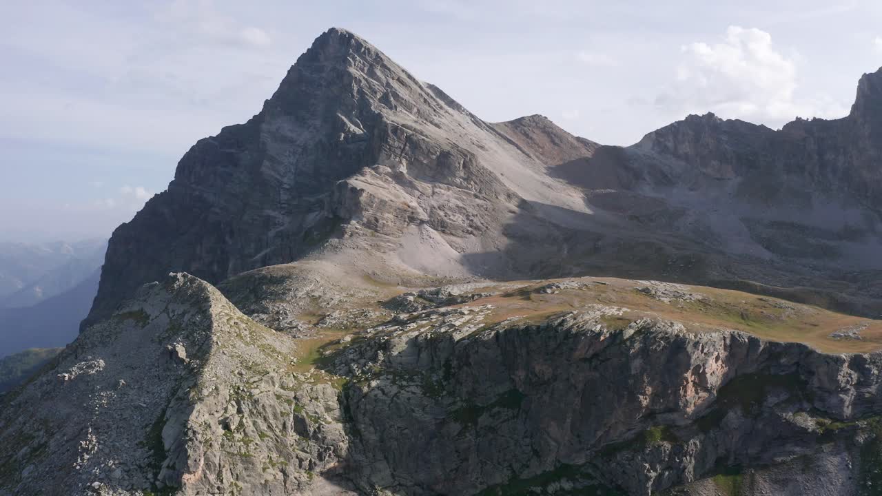 luchtfoto van bergen in italië