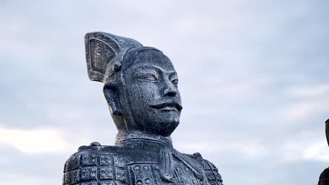 A-striking-Chinese-Samurai-warrior-statue,-showcasing-the-fusion-of-Chinese-and-Japanese-martial-traditions