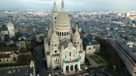 la impresionante basílica del sagrado corazón de parís