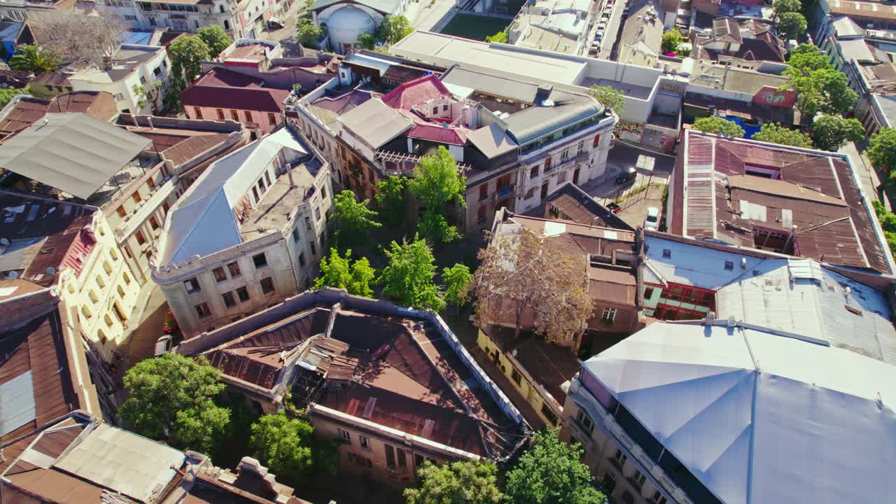 콘차 이 토로 동네의 공중 뷰, 언론 자유 광장으로 가는  ⁇ 은 거리, 낮