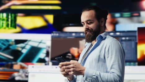 e commerce expert connecting on social media web platforms